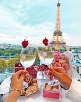 Без бренда «Свидание на фоне Эйфелевой башки» в Смоленске