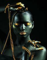 Без бренда «Девушка в черно-золотом макияже» в Смоленске